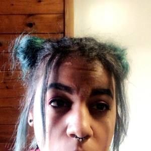 Meet your Posher, Latia